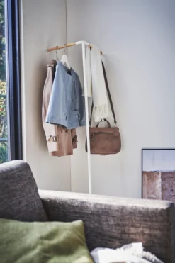 Anlehn-Eckgarderobe