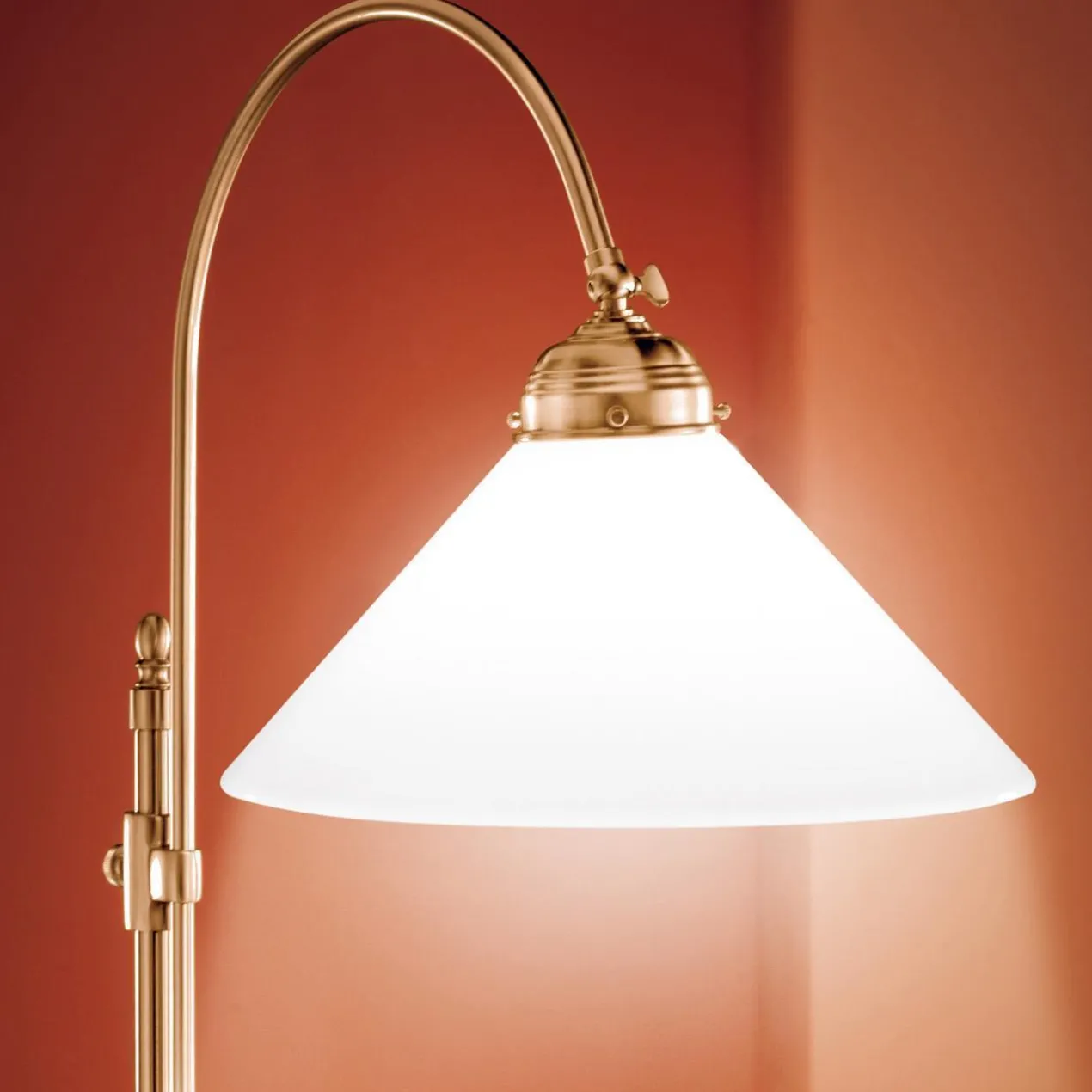 Berliner Messing-Stehlampe, Vernickelt oder Antik-Finish