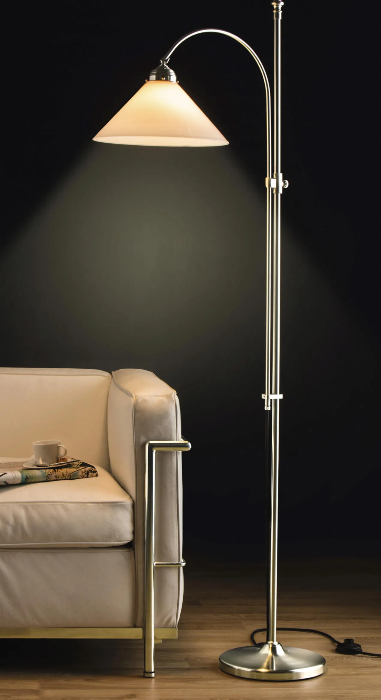 Berliner Messing-Stehlampe, Vernickelt oder Antik-Finish