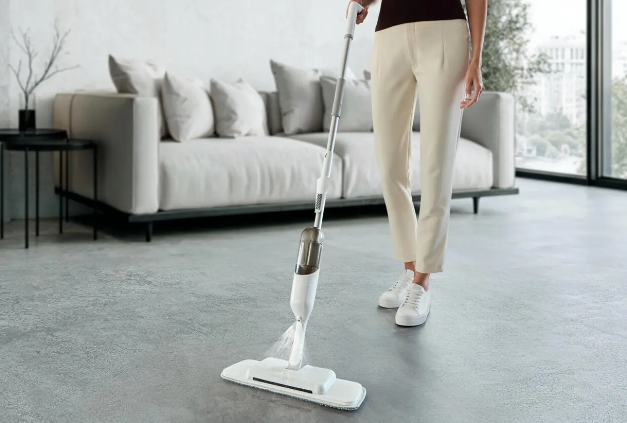 2-in-1 Sprüh-Mopp mit Kehrfunktion