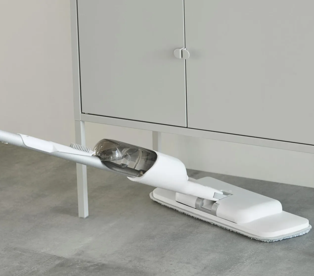 2-in-1 Sprüh-Mopp mit Kehrfunktion