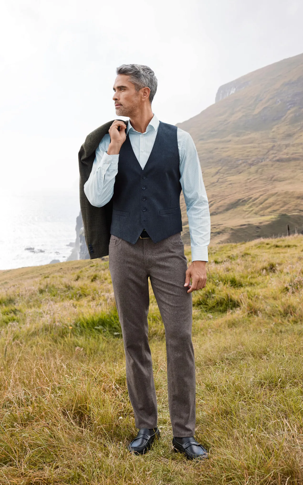 Magee Donegal-Tweed-Ensemble