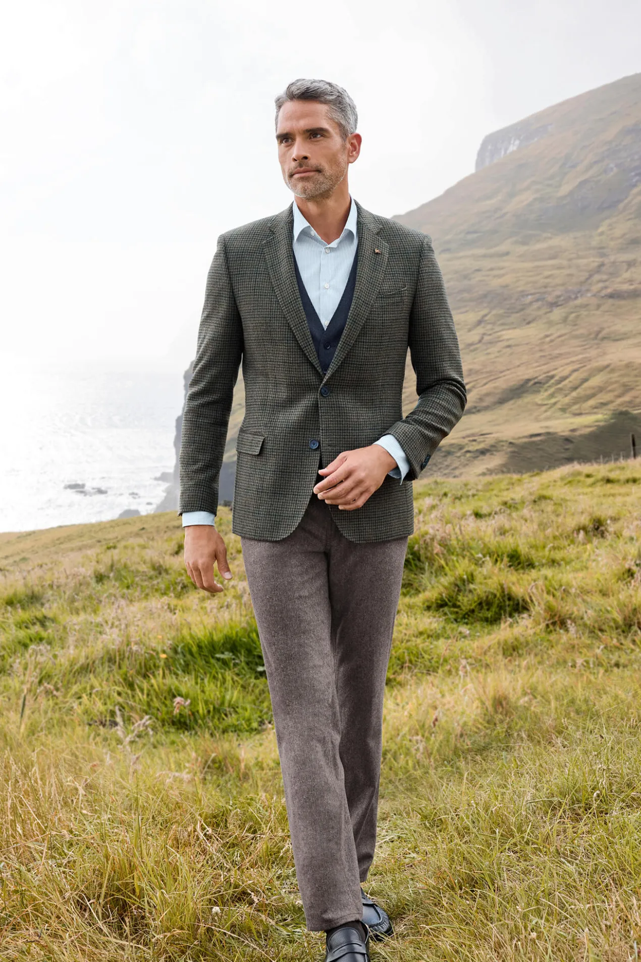 Magee Donegal-Tweed-Ensemble