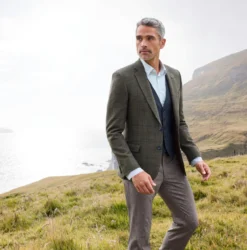 Magee Donegal-Tweed-Ensemble